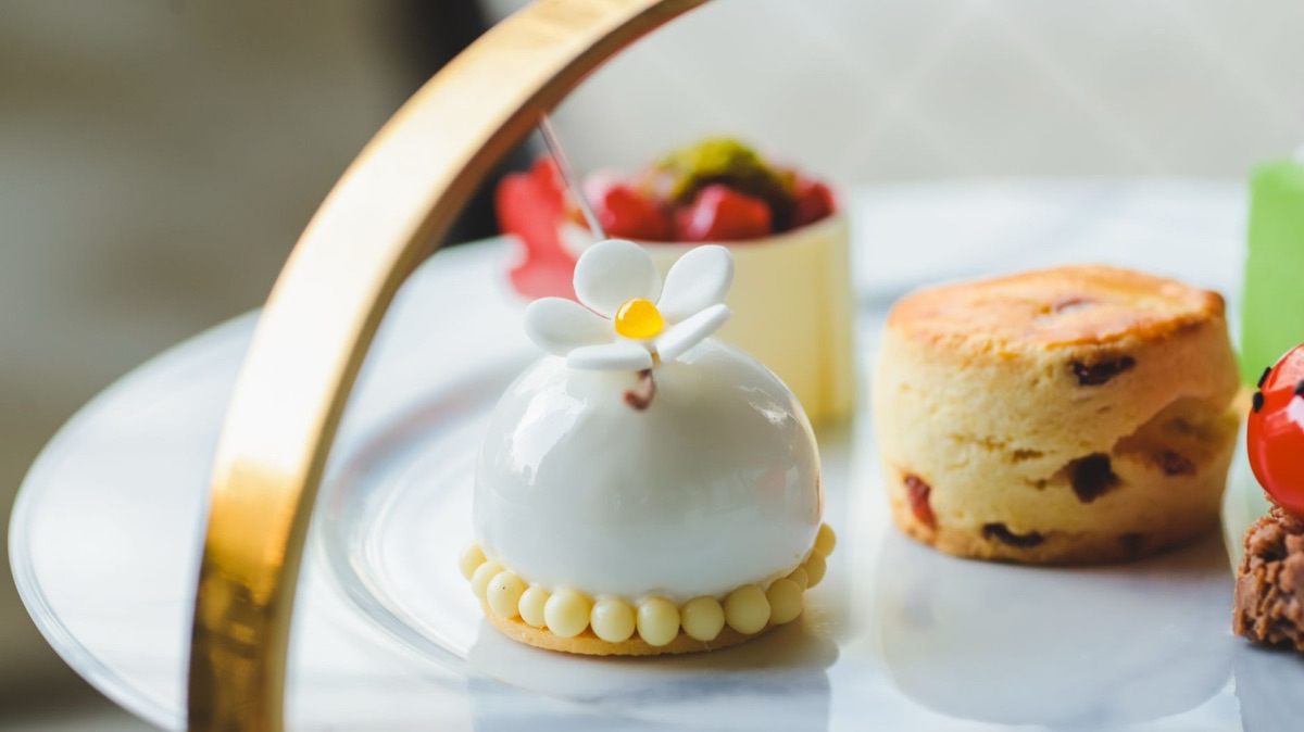 Traditioneller britischer Afternoon Tea mit Scones
