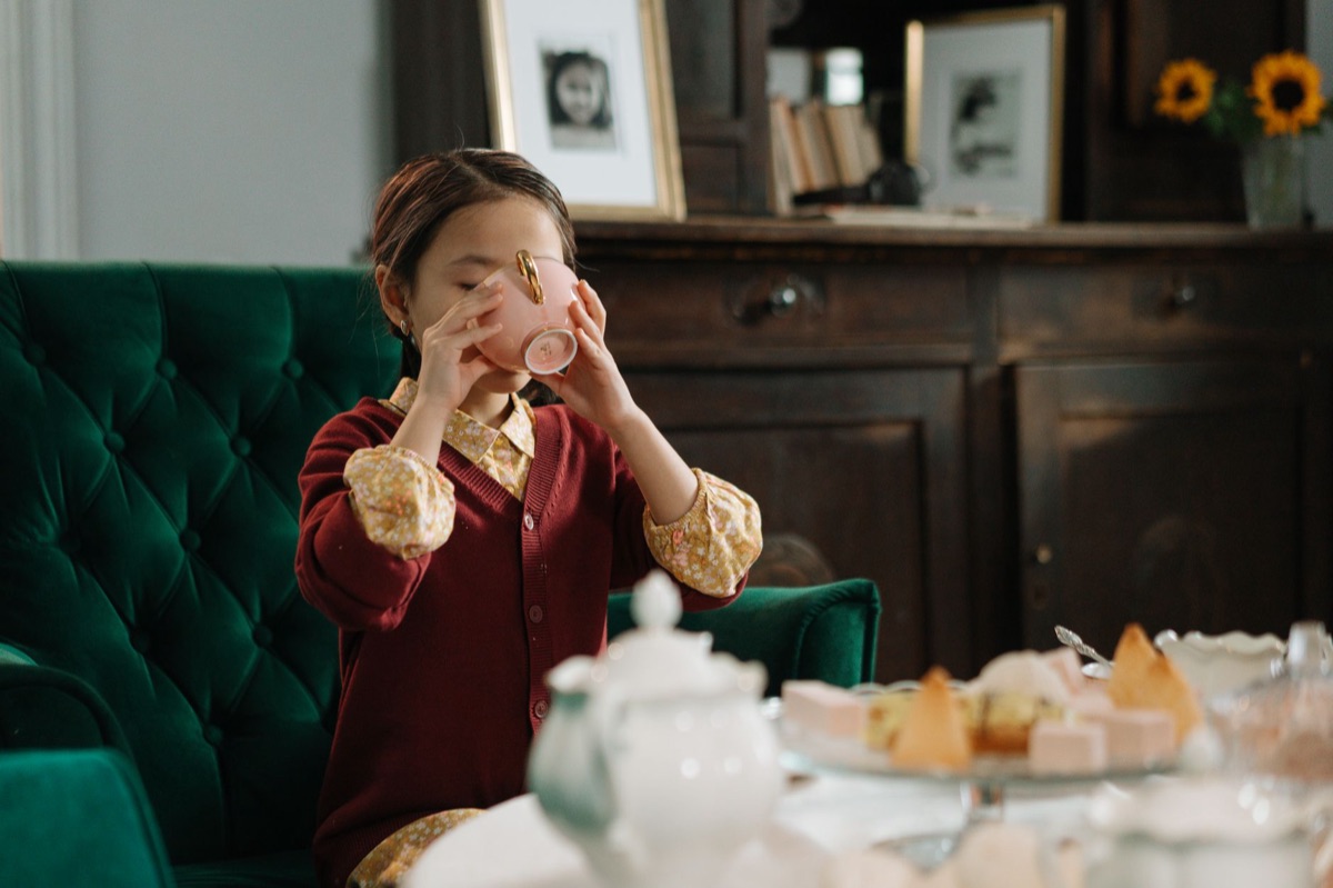 Traditionele Britse afternoon tea met scones