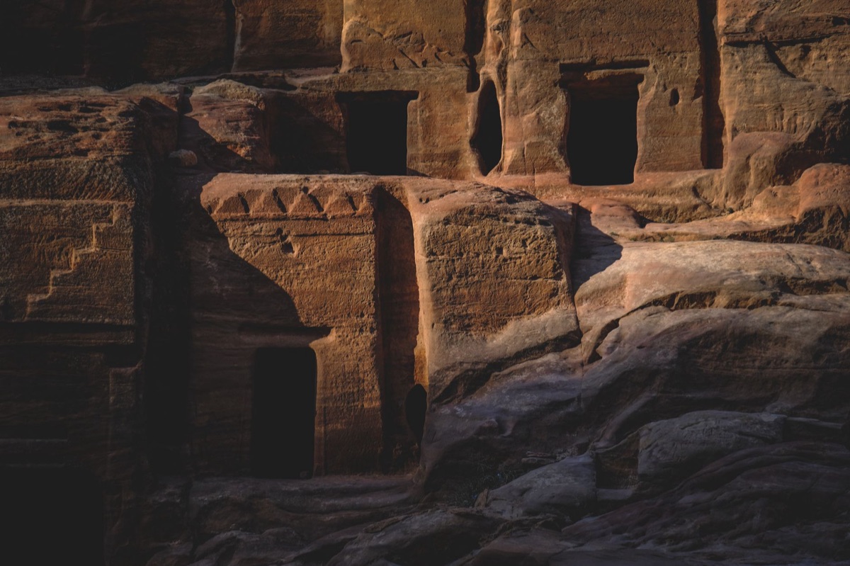 Esculturas em pedra antigas em Petra