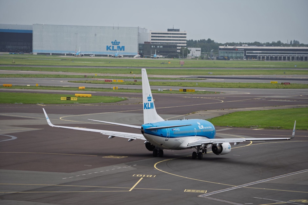 Moderne Flughafen-Architektur in den Niederlanden.